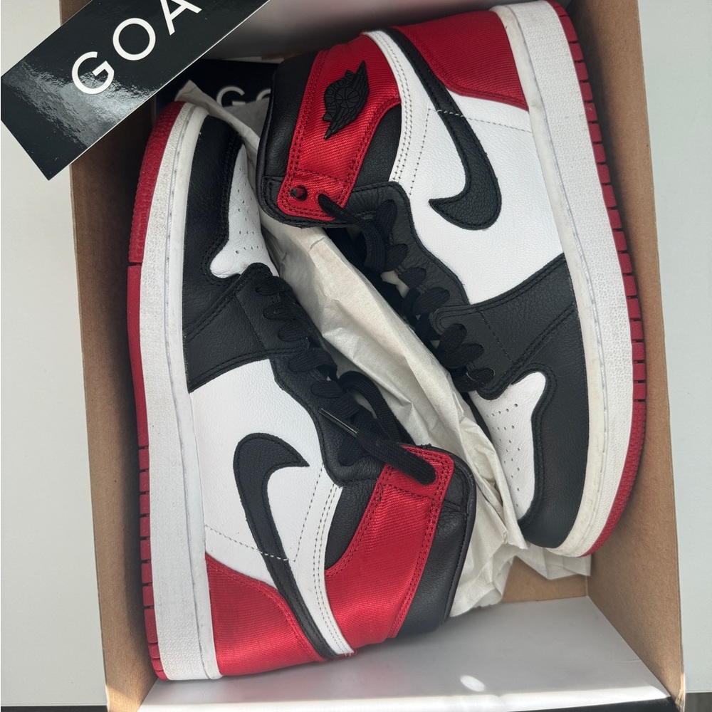 Women’s Air Jordan Retro High “Satin Black Toe” size 8